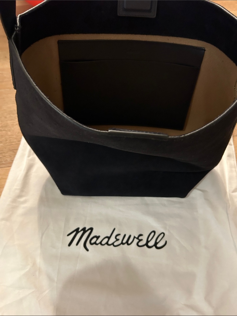 NWT Madewell The Essential Bucket Tote in Suede - juniper berry - Picture 2 of 8